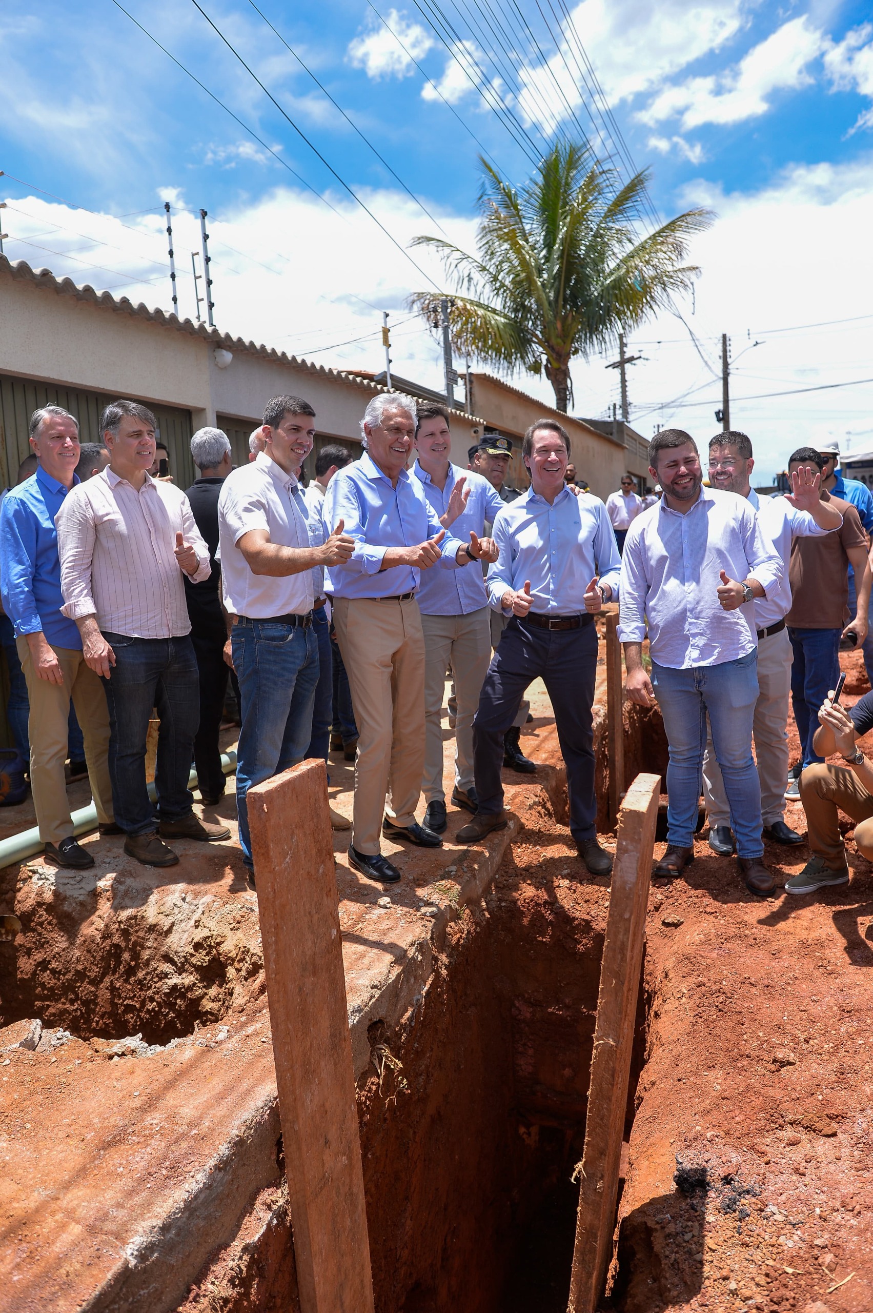 Ronaldo Caiado vistoria obras da rede de esgoto em Anápolis. Foto: Lucas Diener