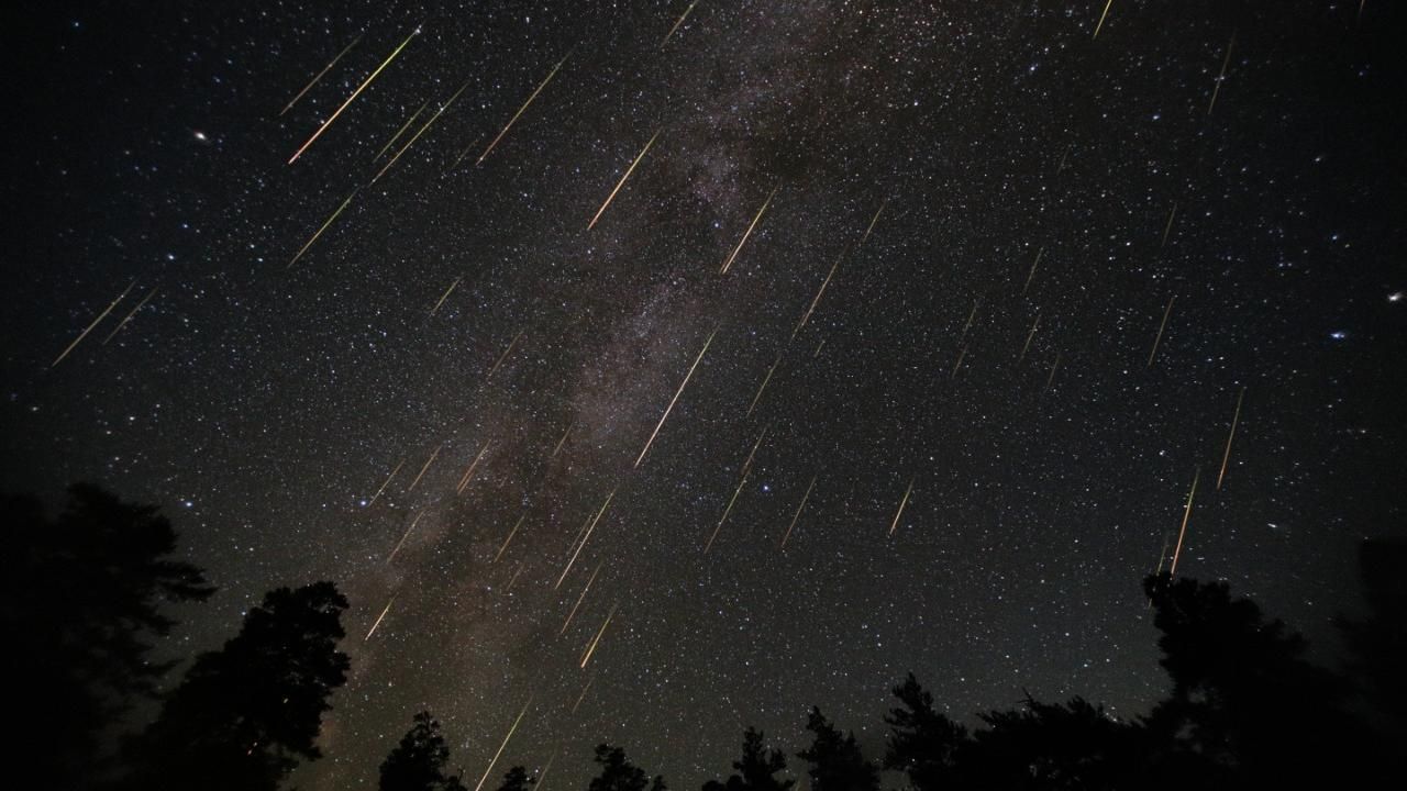 Saiba como ver a chuva de meteoros que acontecerá no Brasil