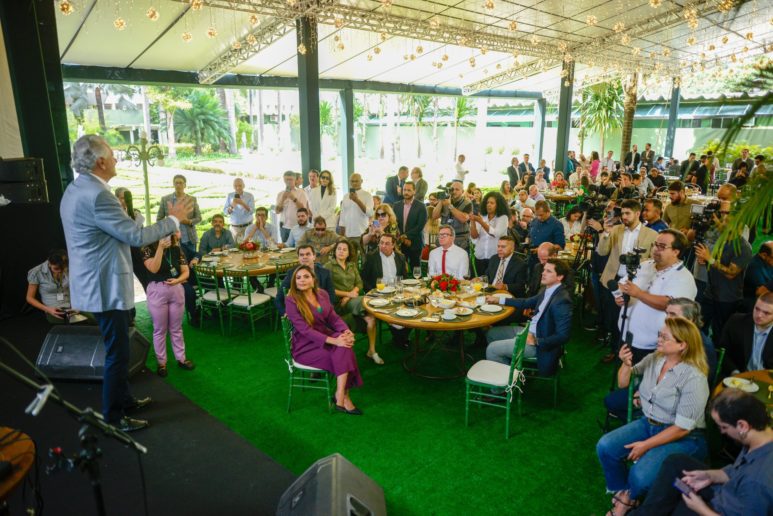 Em evento para a imprensa, governador fala de ciência, de temas polêmicos e faz balanço