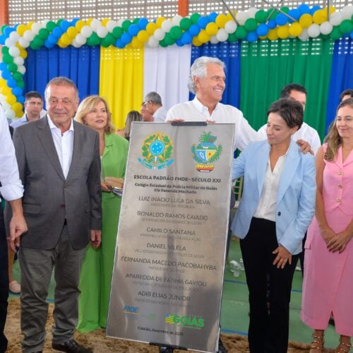 Homenagem a Iris Rezende em inaguração de escola com seu nome. Foto: Lucas Diener