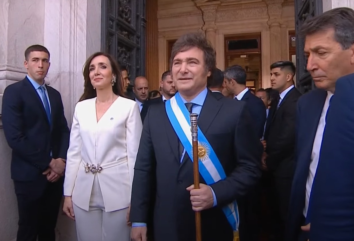 “Nenhum governo recebeu uma situação pior”, diz Milei ao tomar posse como presidente da Argentina