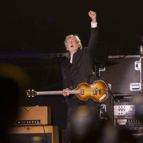 Paul McCartney encerra turnê no Brasil com show histórico no Maracanã