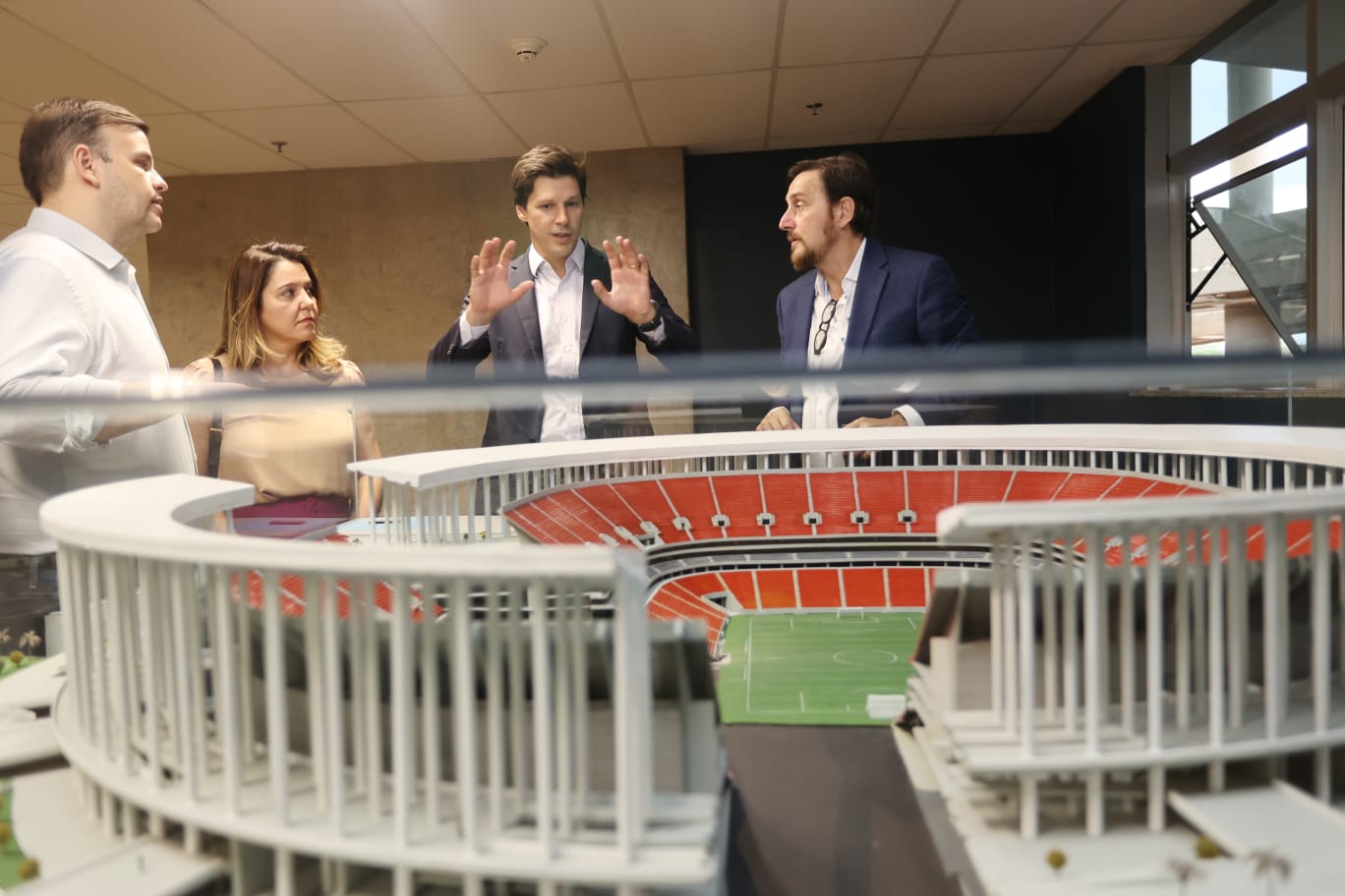 Com foco no novo Serra Dourada, Daniel Vilela realiza visita técnica ao Estádio Mané Garrincha