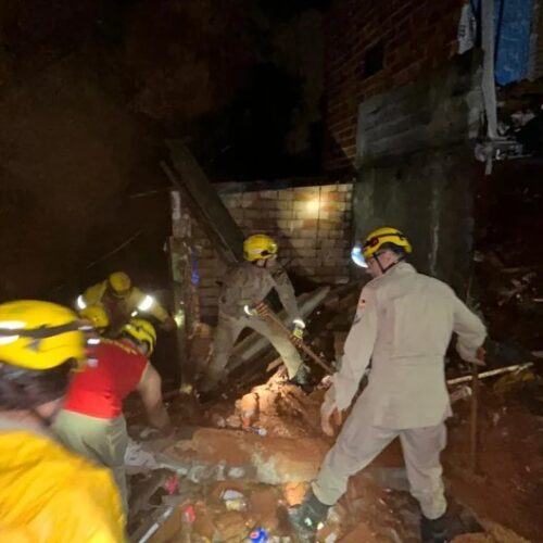 Chuvas em Goiânia causam desabamento de casa e morte. Foto: Corpo de Bombeiros