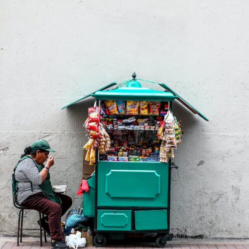 vendedor ambulante de rua. Foto: Pexels