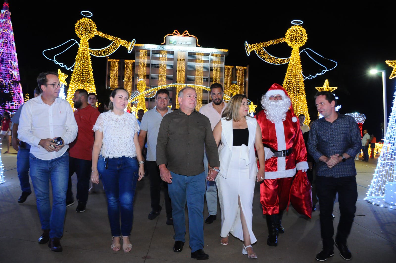 ‘Natal Luz de Aparecida’  luzes natalina e apresentação da Banda sinfônica encantam noite em Aparecida