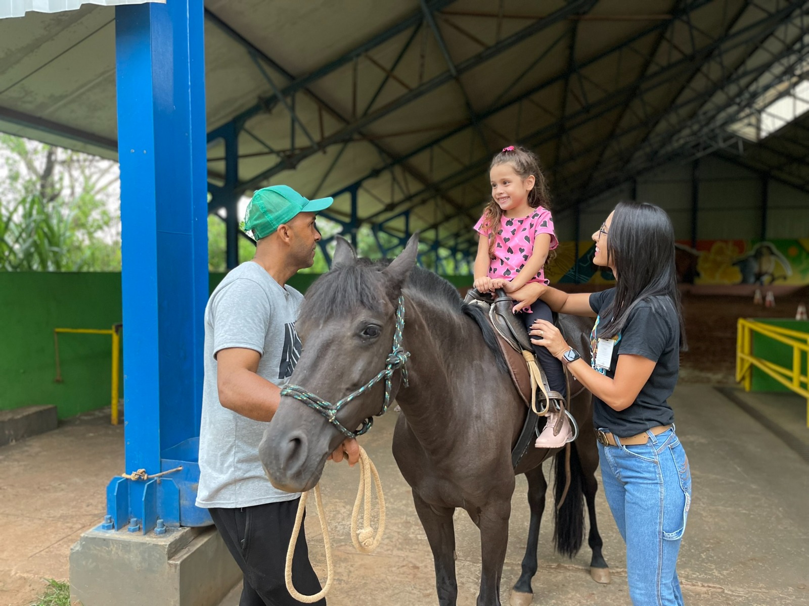 Equoterapia: entenda a terapia com cavalos que auxilia no tratamento de pacientes do Crer