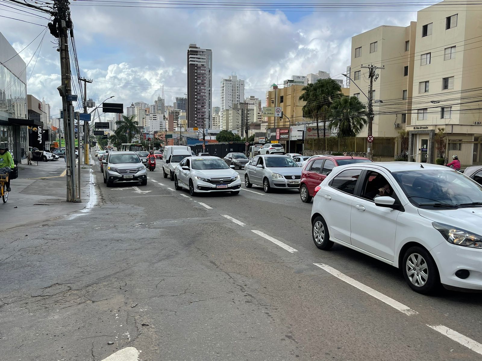 Recapeamento da Avenida 85 será feito à noite “para evitar congestionamento”, diz Rogério