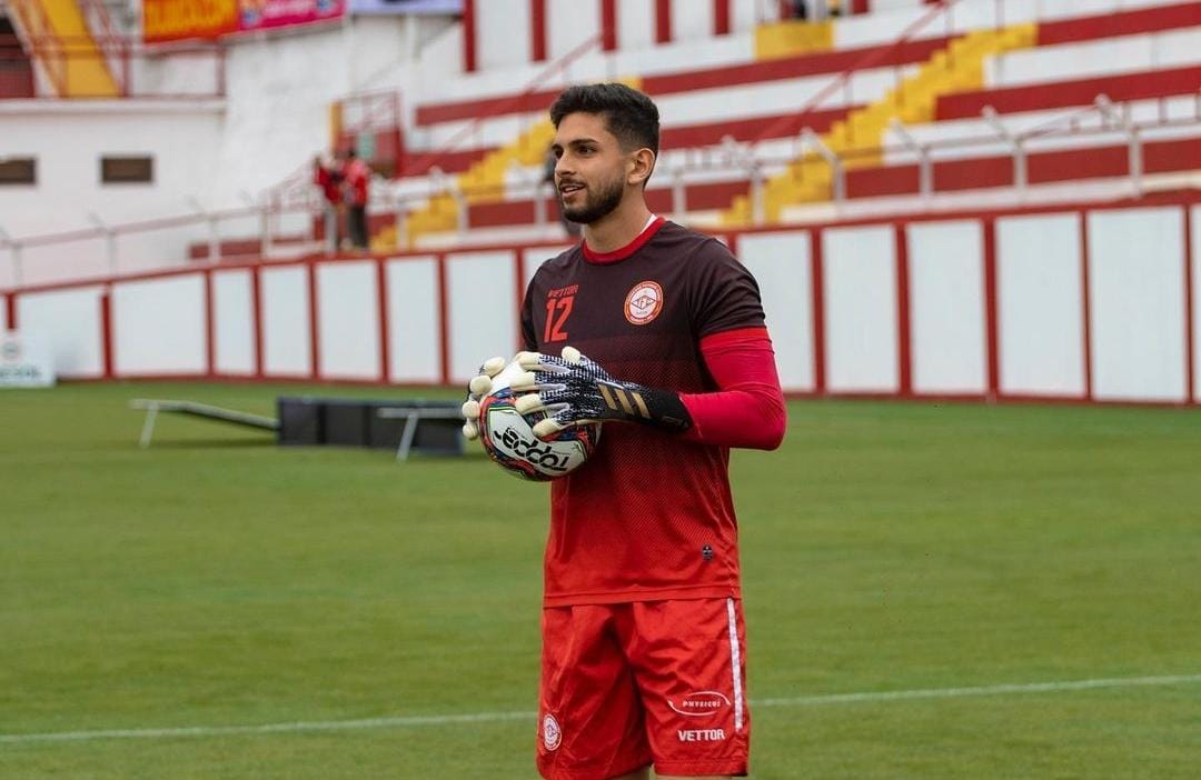 Goleiro revelado pelo Paraná Clube é contratado pelo Goiás