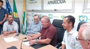 Vilmar Mariano assina autorização para construção de oito bueiros para Aparecida de Goiânia