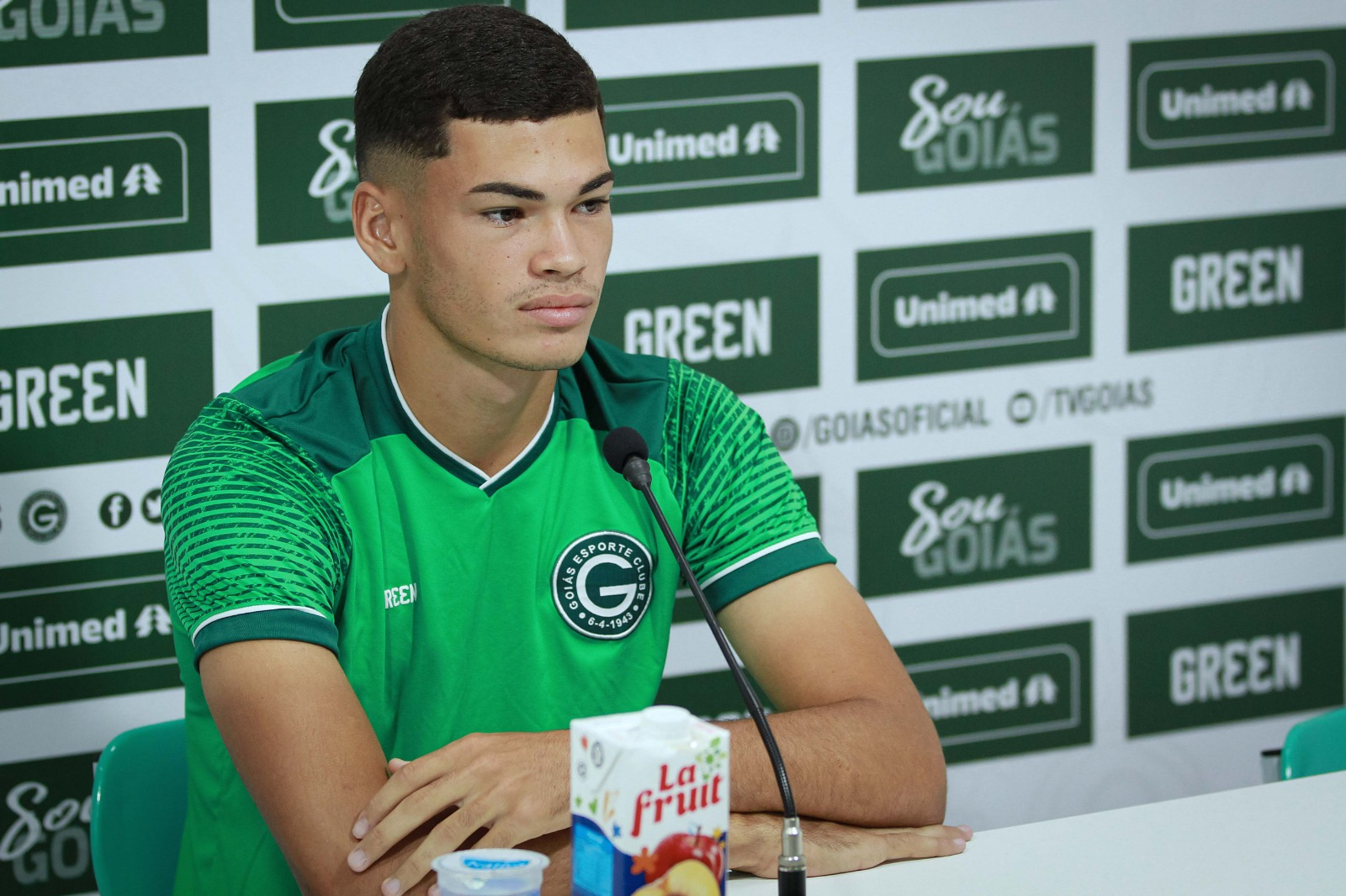 Anthony revela trajetória na base até ser titular no Goianão e inspiração em zagueiro ex-Goiás: “Grande ídolo”