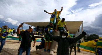 Dia 8 de janeiro é o dia da desrazão nacional. Ou dia dos zumbis da pátria. Ou dia da piada pronta.