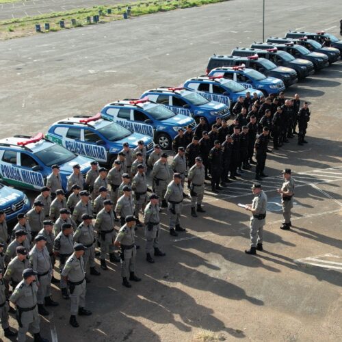 Policiais Militares em formação na preparação para atividade diária no policiamento em Goiânia