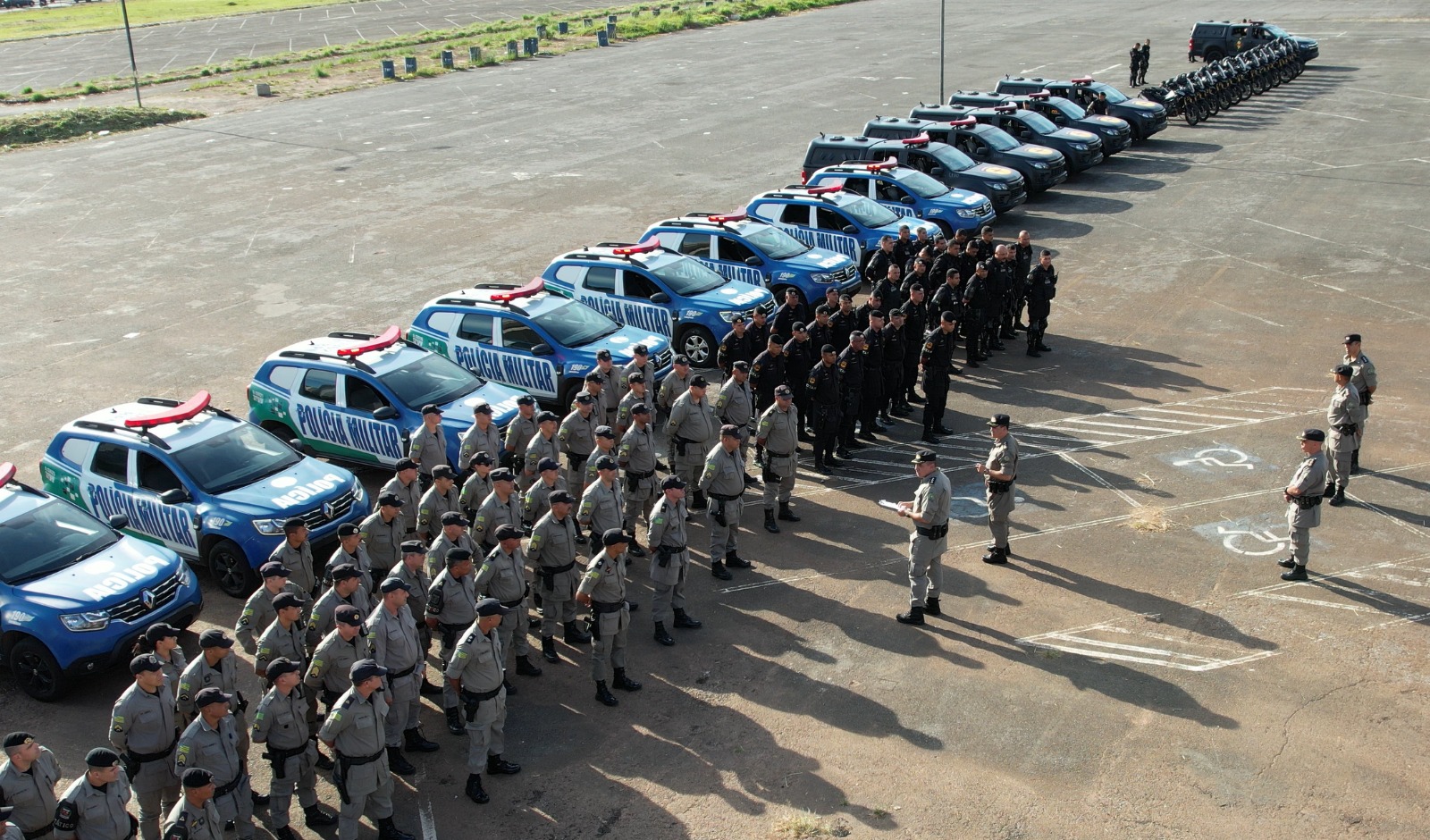 Policiais Militares em formação na preparação para atividade diária no policiamento em Goiânia