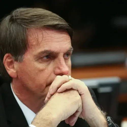 47% dos brasileiros que responderam a pesquisa também acham que Jair Bolsonaro participou de um plano de golpe. (Foto: reprodução)