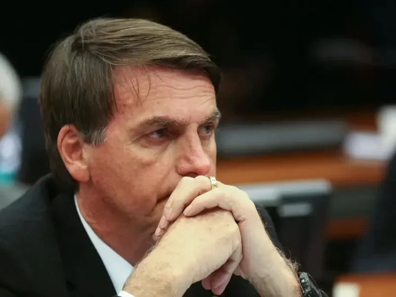 47% dos brasileiros que responderam a pesquisa também acham que Jair Bolsonaro participou de um plano de golpe. (Foto: reprodução)