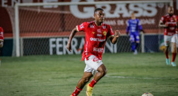 Aplaudido pelo torcedor, Luciano Naninho diz que fez seu melhor jogo no Vila Nova