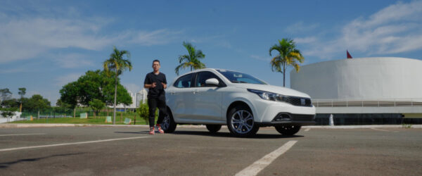 fiat argo em foto no oscar niemeyer