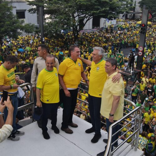 Ronaldo Caiado e Jair Bolsonaro em trio elétrico na manifestação de apoio ao ex-presidente em São Paulo em 25 de fevereiro de 2024