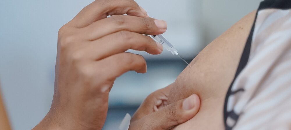 Campanha-de-Vacinacao-contra-Influenza_Marco-Monteiro-1000x450