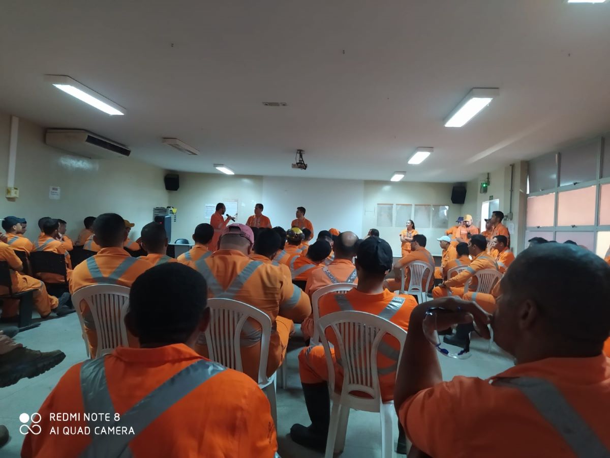 Mineradores paralisam atividades na jazida de Serra Grande, em Crixás