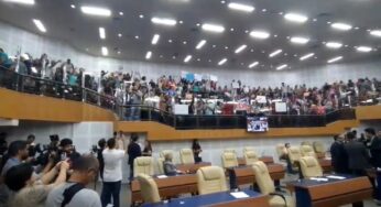 Sessão na Câmara teve protesto de administrativos da Educação de Goiânia