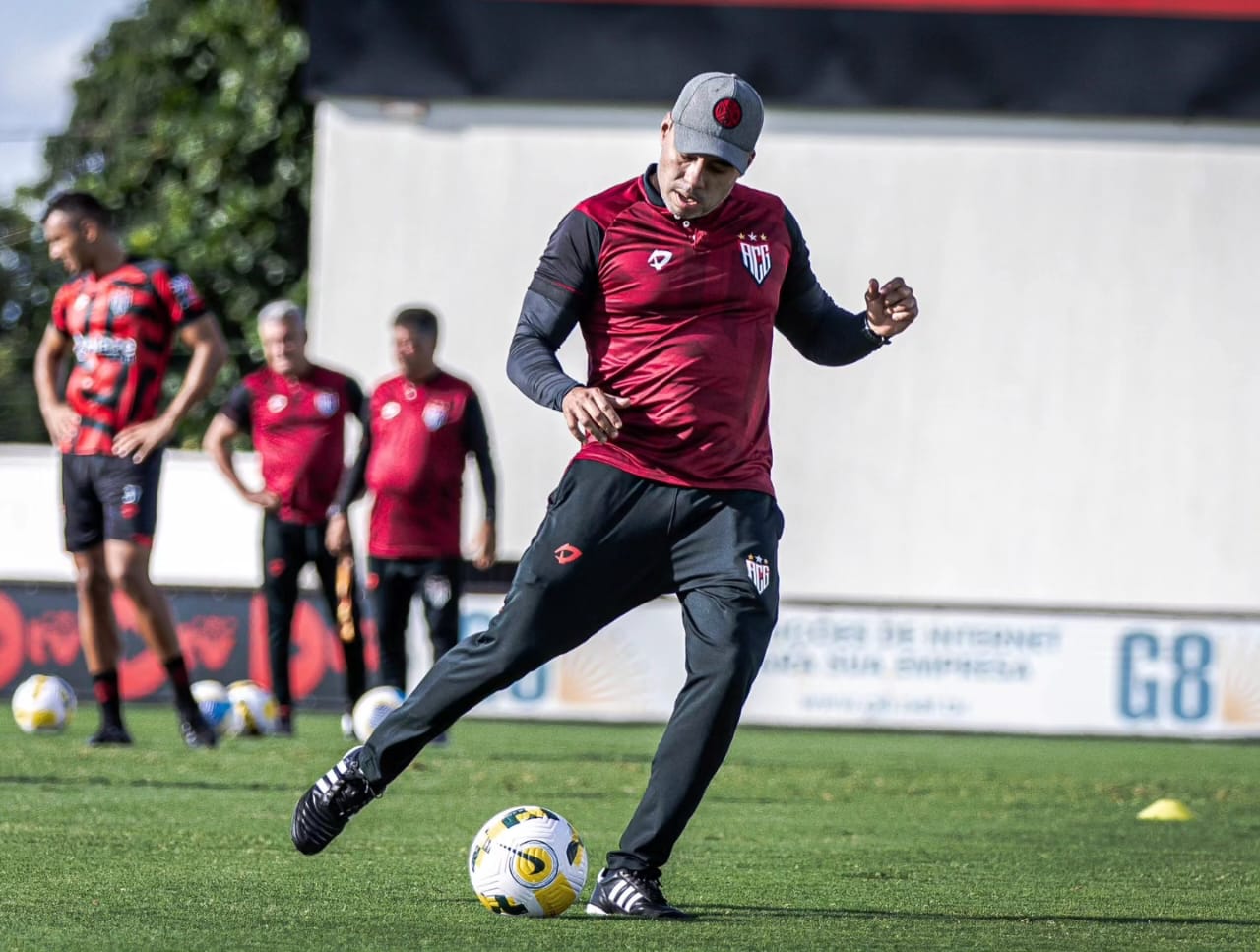 Jair Ventira - Técnico do Atlético