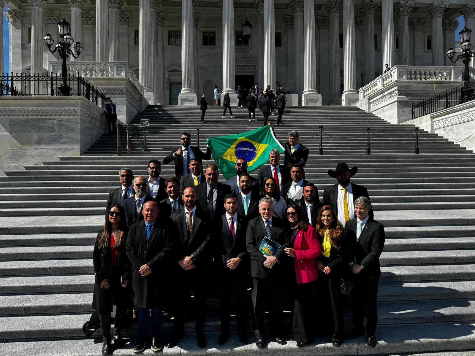 Eduardo Bolsonaro e deputados bolsonaristas no Capitólios, nos EUA. Foto: Reprodução/Redes Sociais