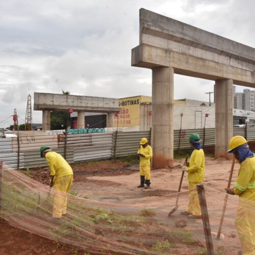 Obras do viaduto da Avenida Castelo Branco com a Av. Leste-Oeste. Foto: Walter Peixoto