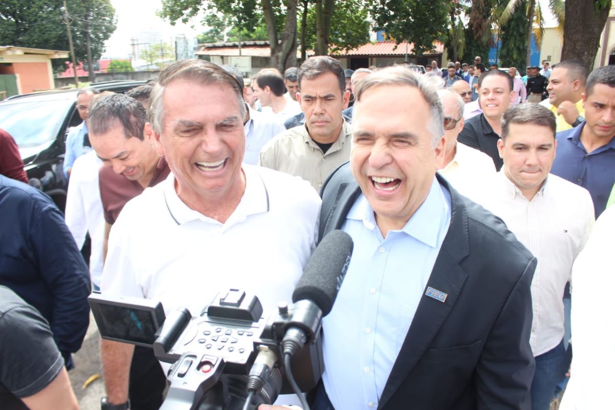 Sandro Mabel vai a evento com Bolsonaro em busca de aliança