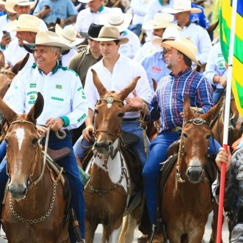 Governador Ronaldo Caiado participa da abertura do 1º Encontro de Comitivas em Goiás e desfile de muladeiros pelas ruas da capital