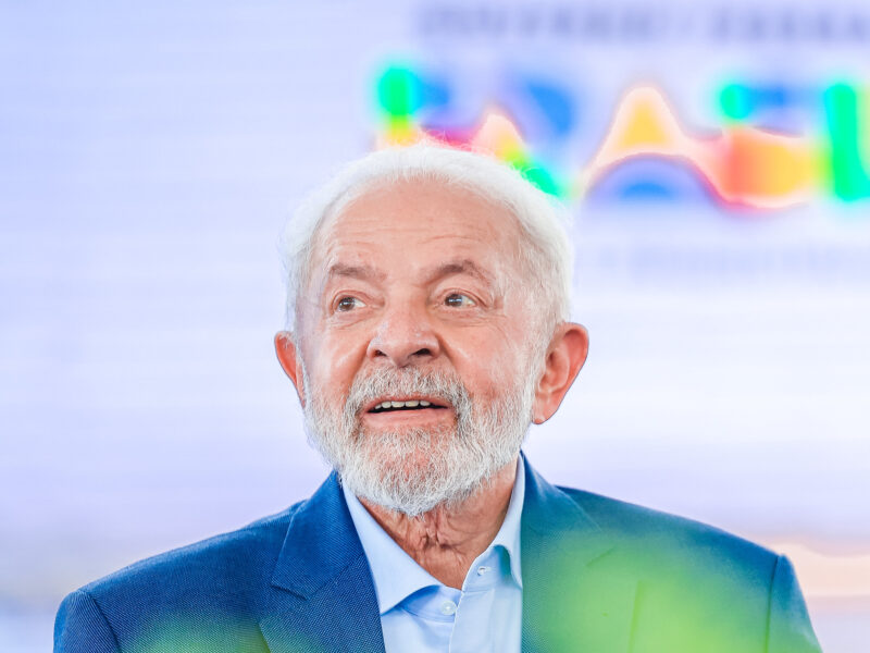 Presidente da República, Luiz Inácio Lula da Silva, durante a cerimônia de anúncio de início das obras de dragagem do Canal de São Lourenço, no Porto de Niterói. Niterói - RJ.