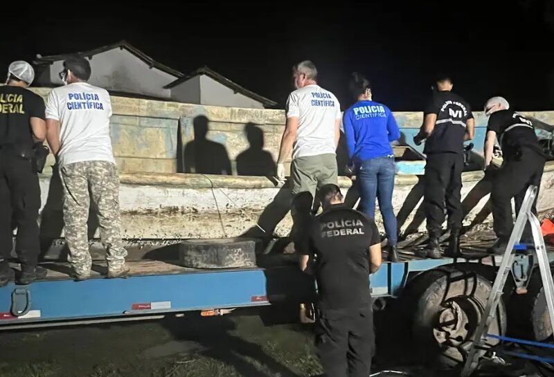 Barco encontrado com corpos em decomposição no Pará. Foto: Divulgação/Polícia Federal