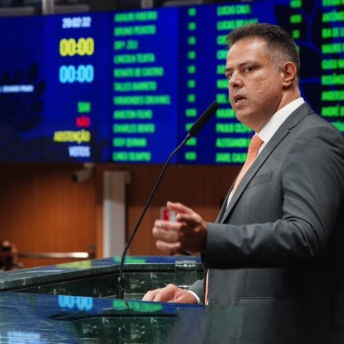 deputado Eduardo Prado em fala no parlatório da Assembleia Legislativa de Goiás