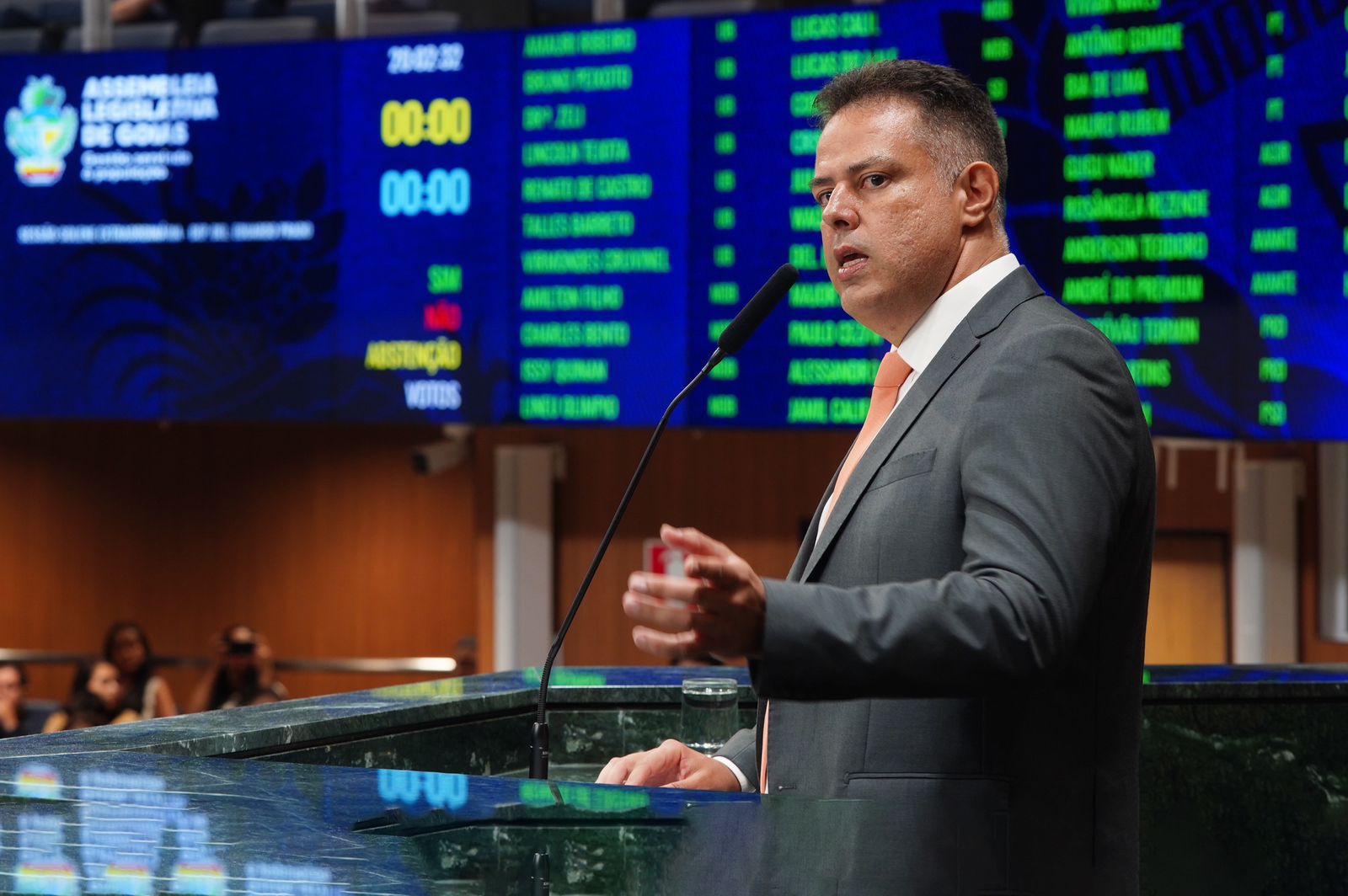 deputado Eduardo Prado em fala no parlatório da Assembleia Legislativa de Goiás