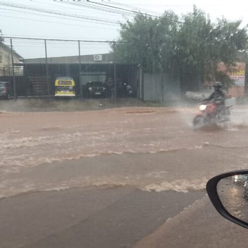 Enxurrada forte em Goiânia. Créditos: Luiz Claudio Cavalcante