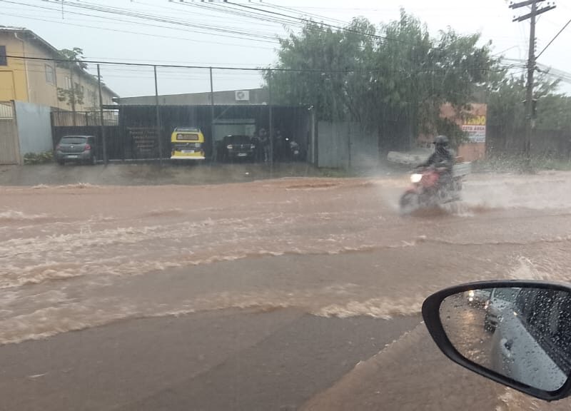 Enxurrada forte em Goiânia. Créditos: Luiz Claudio Cavalcante