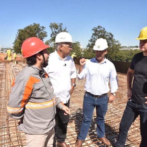 prefeito Rogério e secretário Denes Pereira vistoriaram obra do viaduto da Avenida Castelo Branco na última sexta-feira (24). Foto: Walter Peixoto