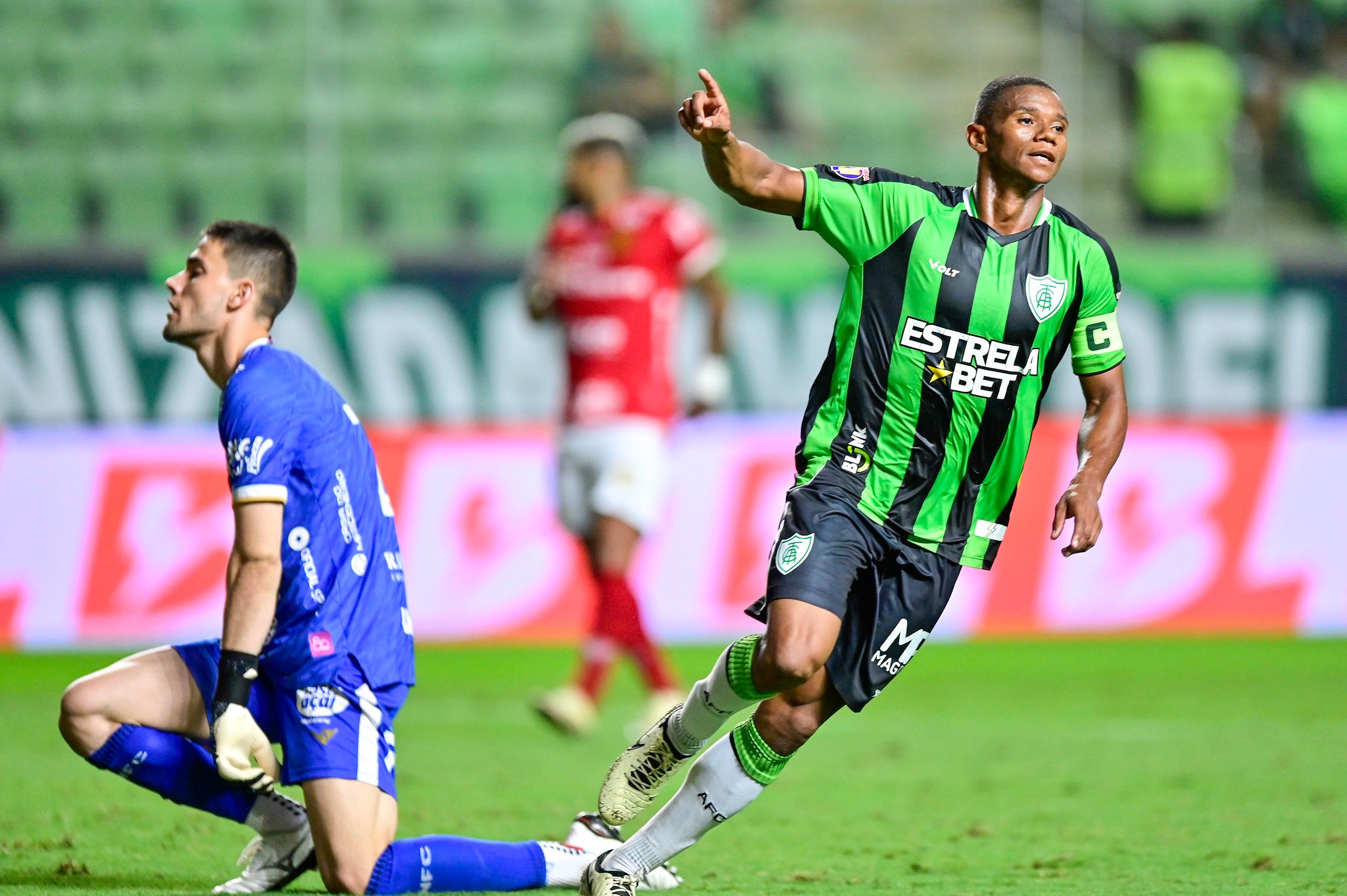 Série B: Vila Nova sai na frente, mas acaba derrotado pelo América-MG no Independência