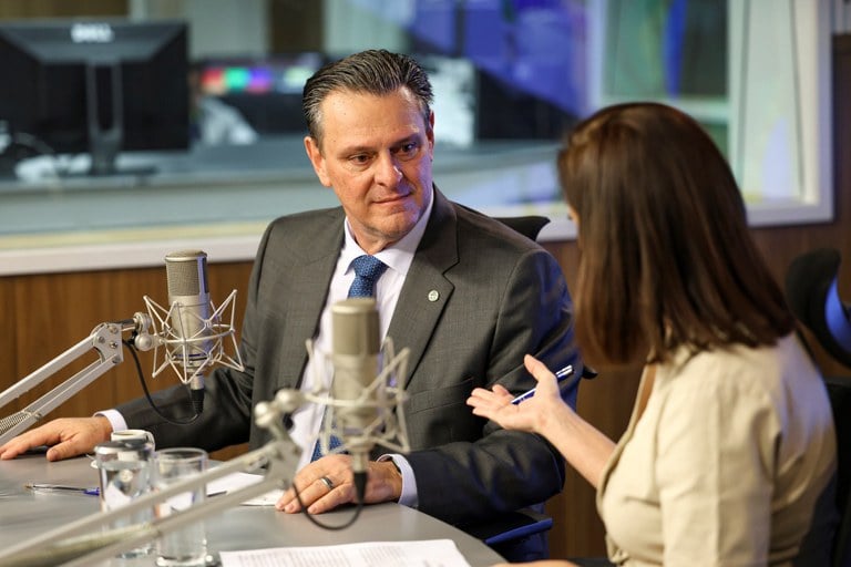 ministro Carlos Fávaro em entrevista ao programa "Bom dia, ministro". Foto: Marcelo Camargo/Agência Brasil