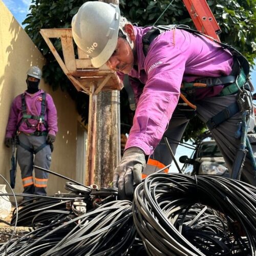 Programa Cidade Segura retira fios excedentes no Centro de Goiânia. Foto: Secom