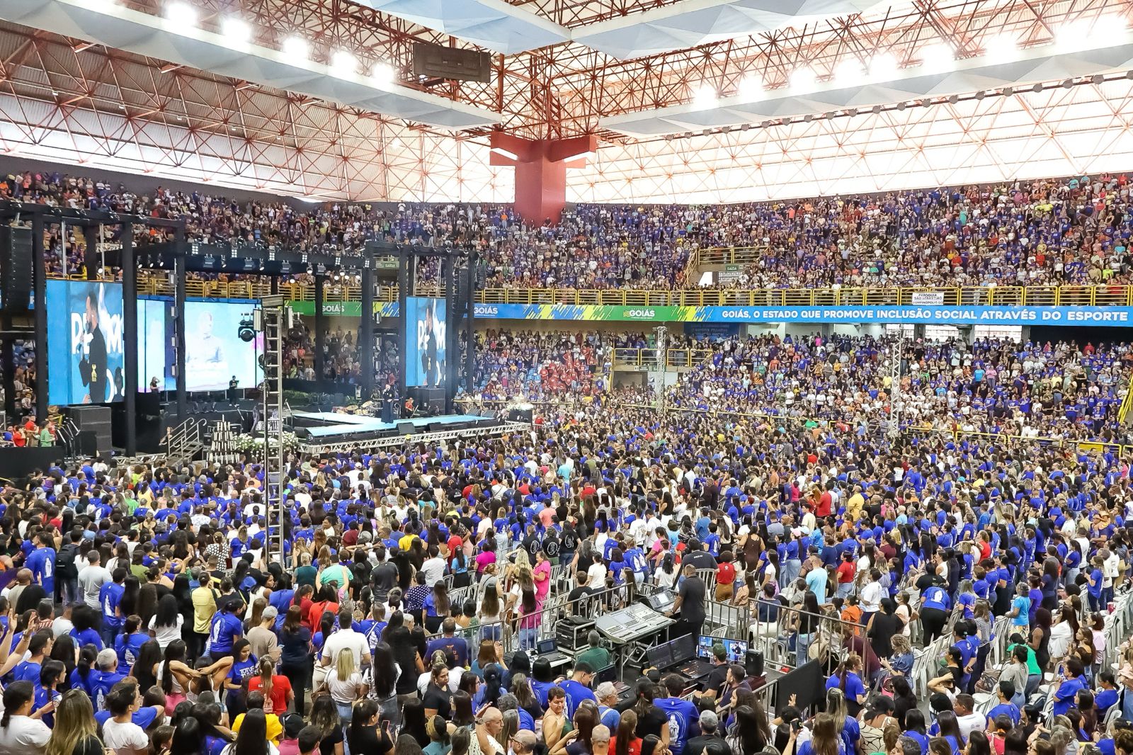 Totus Tuus 2024 reúne milhares de fiéis neste sábado (25), no Goiânia Arena