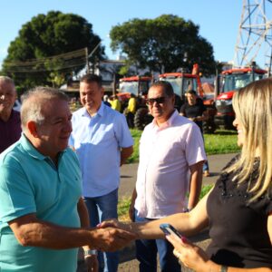 Vilmar Mariano ouve moradores para Mutirão no Santa Luzia. Foto: Rodrigo Estrela