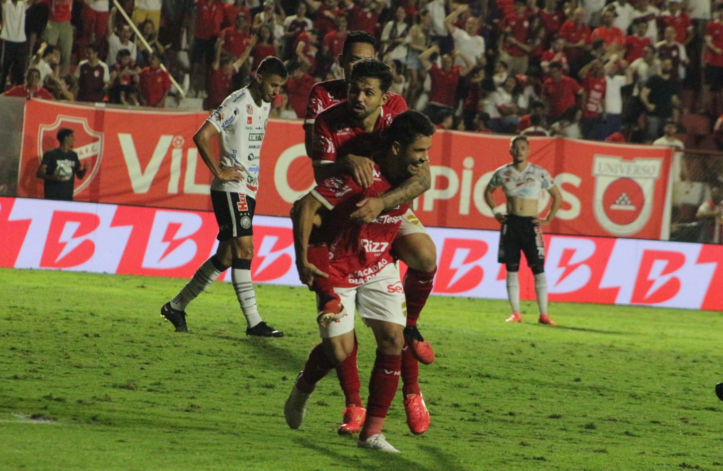 Série B: Com gol nos acréscimos, Vila Nova vence o Operário-PR no Onesio Brasileiro Alvarenga