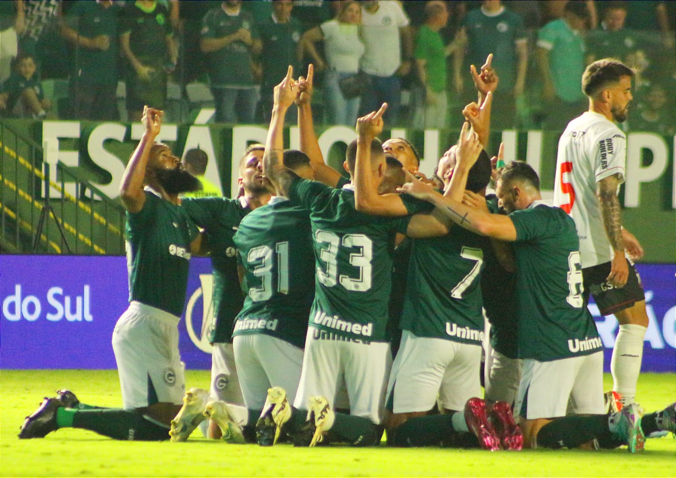 Goiás vence Ituano e assume a liderança do Campeonato Brasileiro da Série B