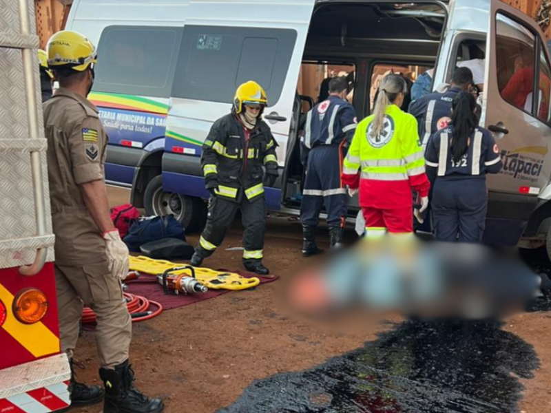 Acidente entre uma van e uma carreta deixa quatro mortos em Itapaci. Foto: Reprodução/CBMGO