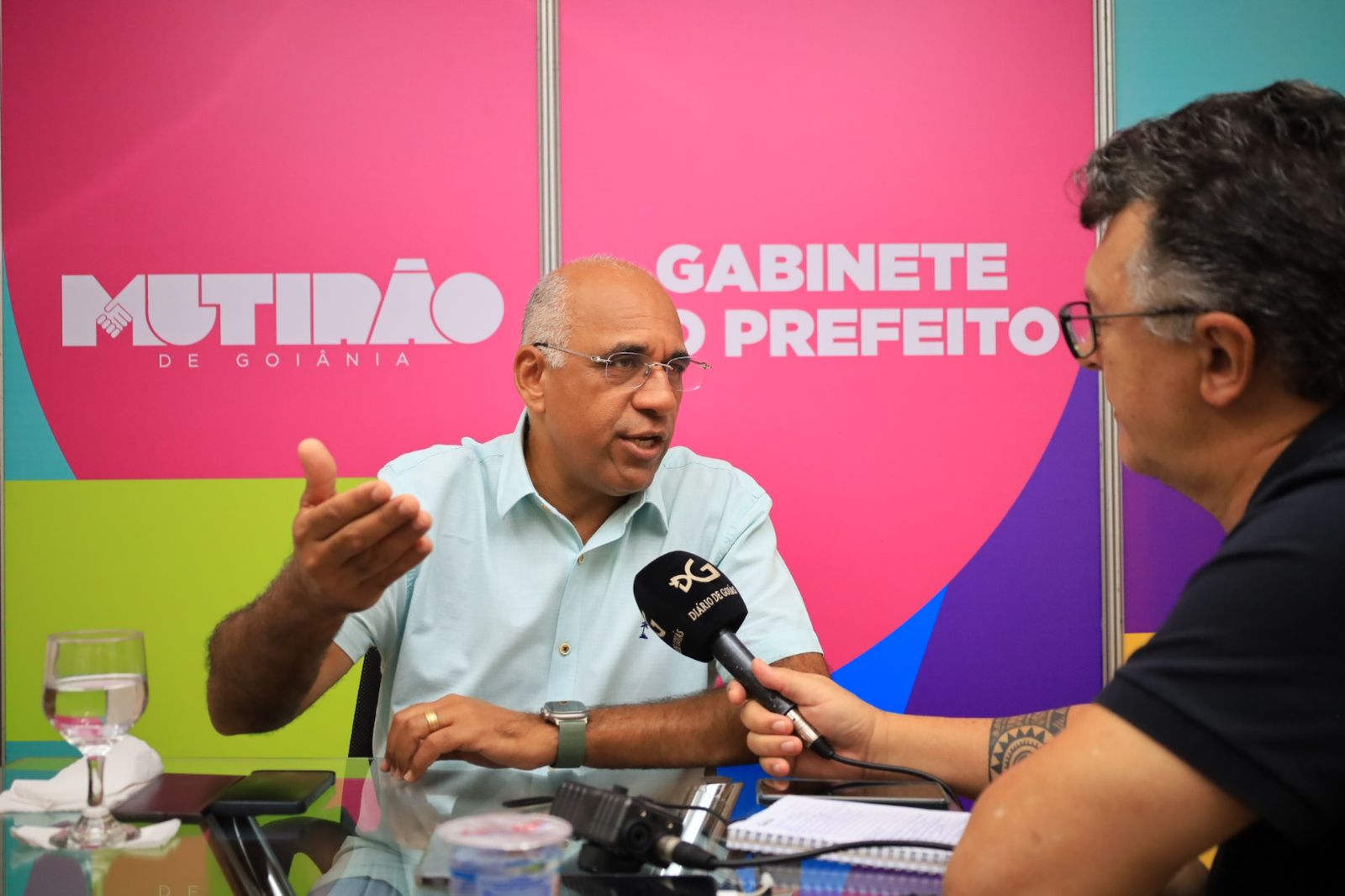 Rogério Cruz em entrevista com Altair Tavares. Foto: Jackson Rodrigues/Secom