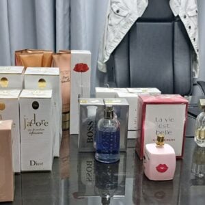 produtos vencidos apreendidos em salão de beleza em Goiânia. Foto: Procon Goiás