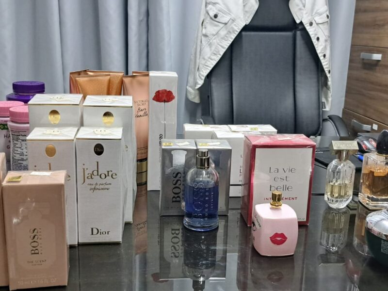 produtos vencidos apreendidos em salão de beleza em Goiânia. Foto: Procon Goiás