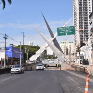 Obras de reconstrução asfáltica na Avenida 85. Foto: Wagner Peixoto/Seinfra